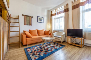 Apartment 5 stops away from city-centre